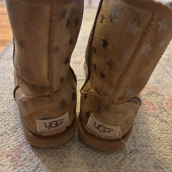 UGG boots girls with stars - Picture 2 of 3